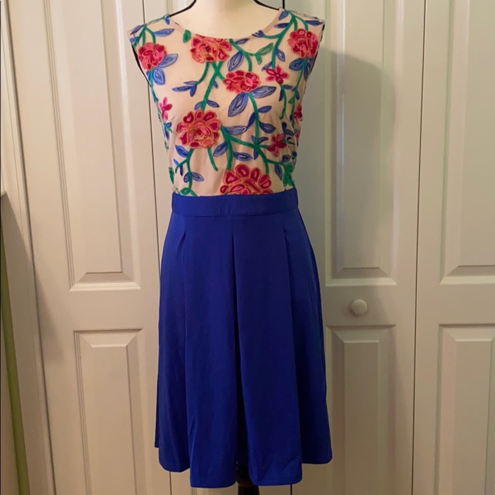Acevog Floral Embroidered dress